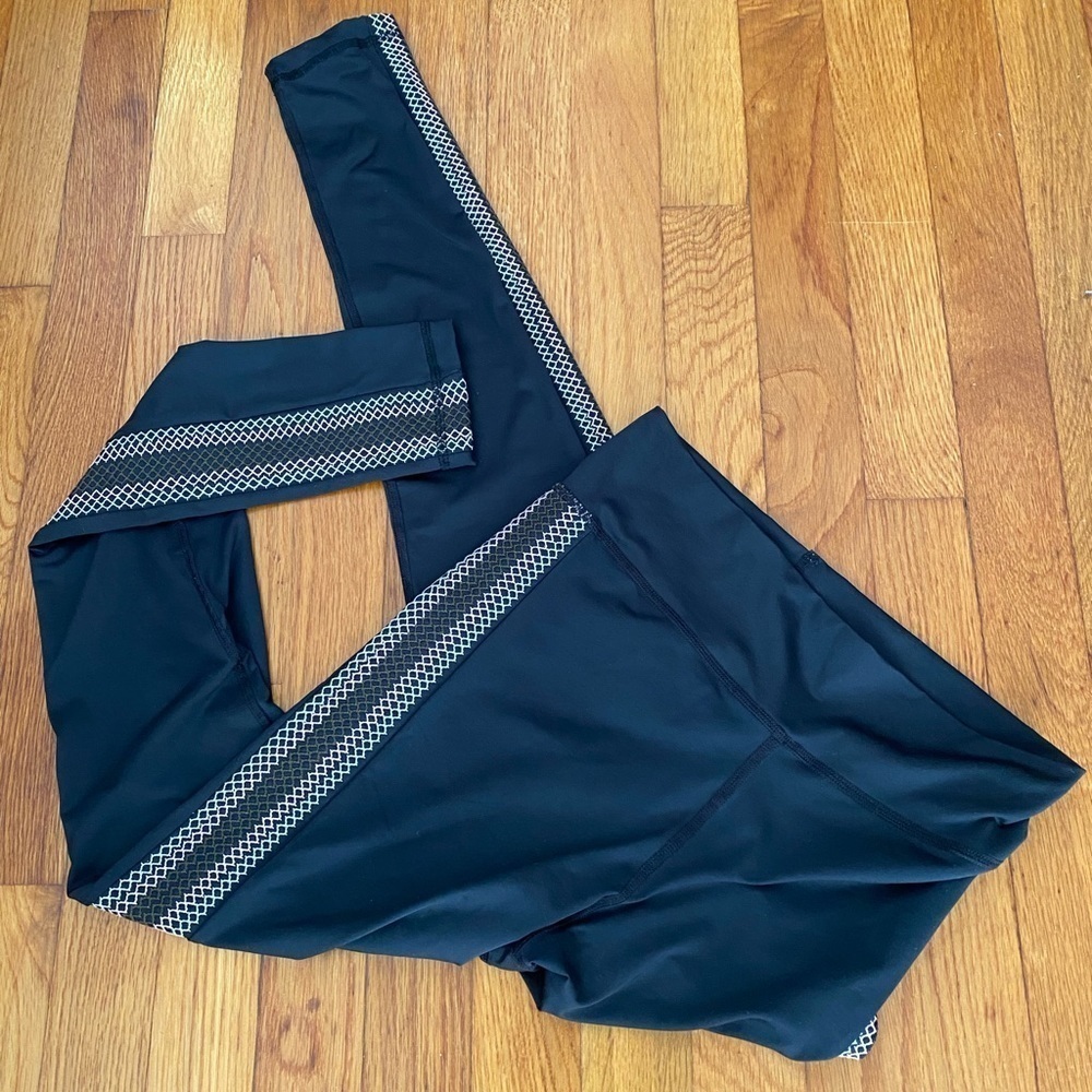 925fit Leggings Size Small, Embroidered Side Stitching, Black Workout Leggings